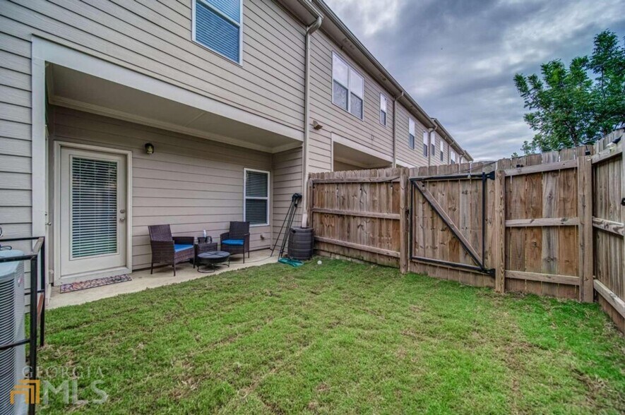 Building Photo - 882 Ambient Way SW