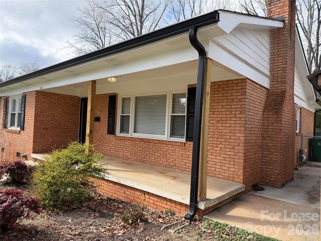 Building Photo - 943 Dudley Dr