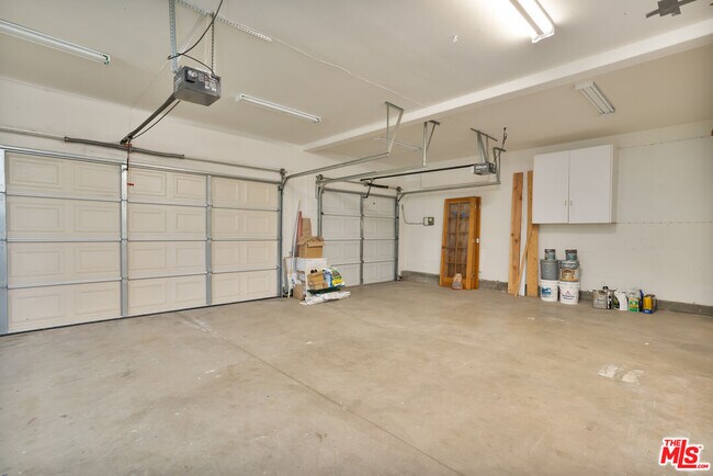 Building Photo - 1036 El Medio Ave