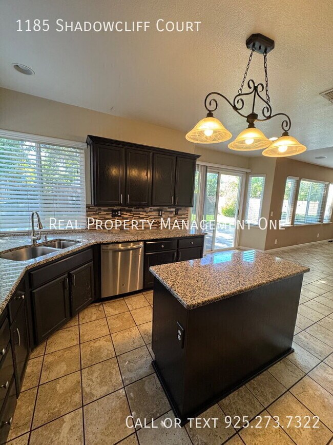 Building Photo - 1185 Shadowcliff Ct