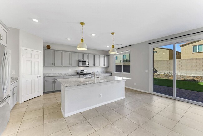 Building Photo - Large 4 bedroom home