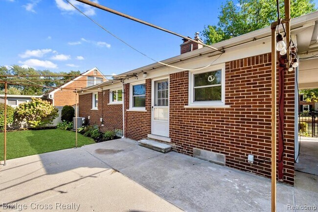 Building Photo - 2614 Essex St