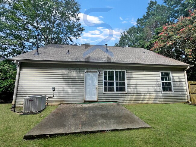 Building Photo - Move in before October 15th and get $100 O...