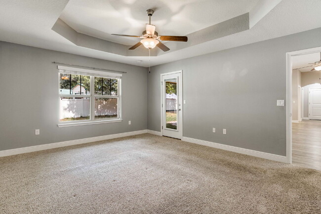 Building Photo - Spacious 4-Bedroom / 3 Bathroom + Office c...