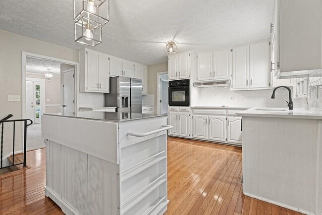 Building Photo - 1524 Brompton Ct