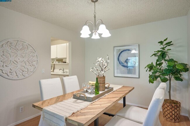 Dining Room - 340 N Civic Dr