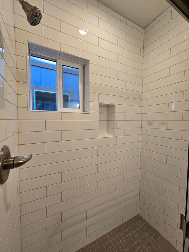Building Photo - Beautiful, Newly-Built, Townhouse w/A/C & ...
