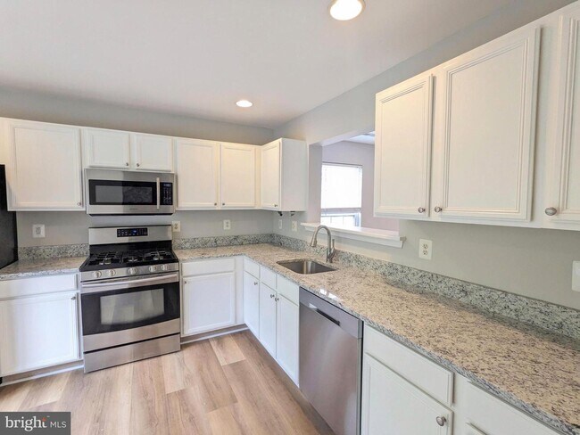 Building Photo - 13713 Palmetto Cir