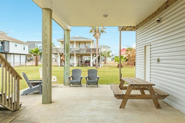 Building Photo - 23012 Verano Dr
