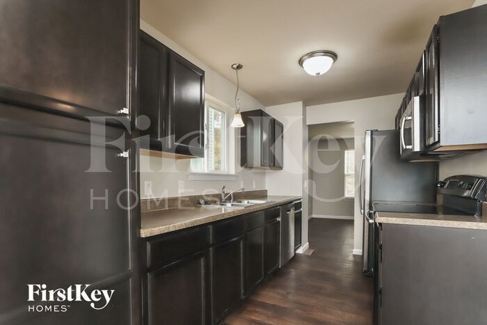 Building Photo - 913 Carpathian Dr