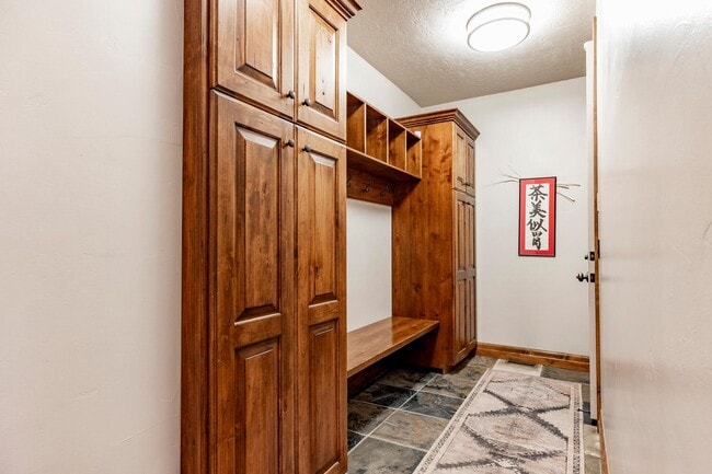 Building Photo - Magnificent Mountain Living in Jeremy Ranch