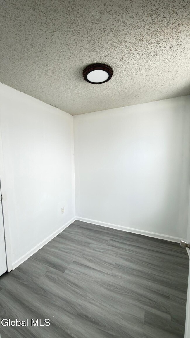 Building Photo - 3134 6th Ave