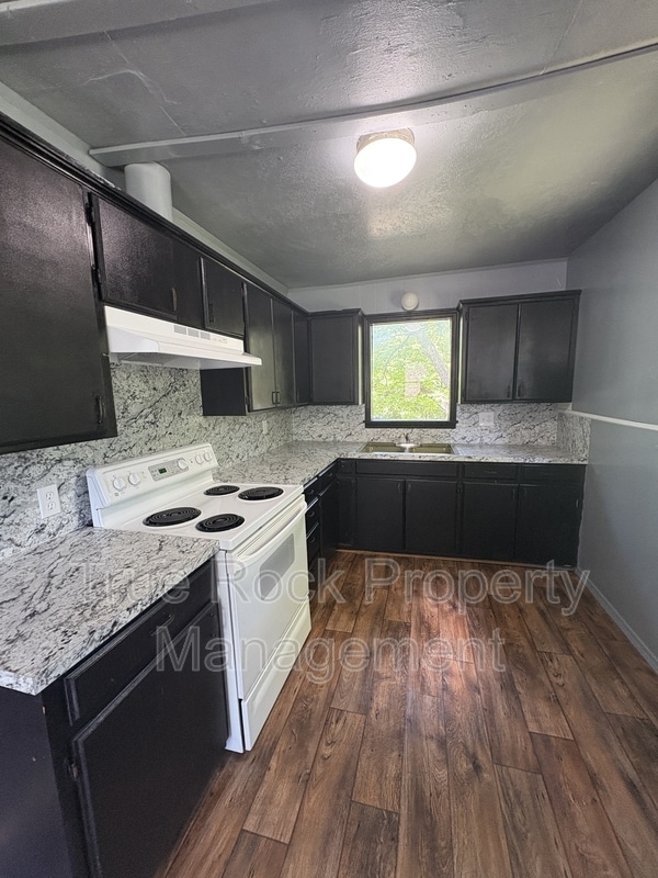 Building Photo - 522 S Stonewall Ave