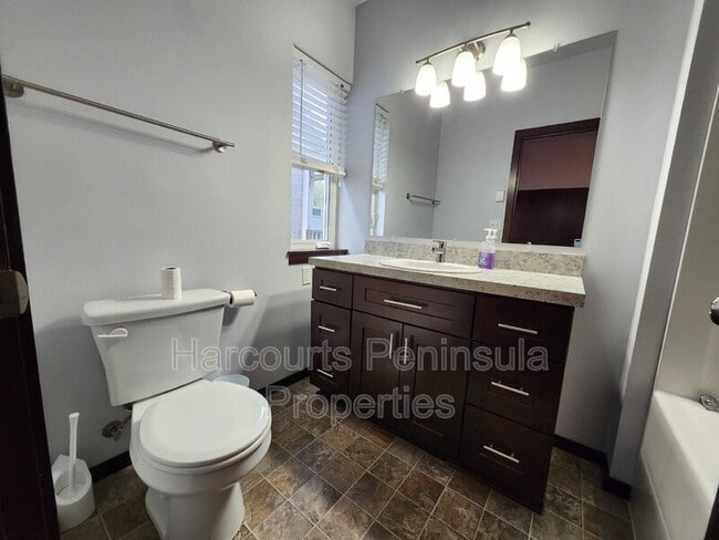 Building Photo - 1224 5th St