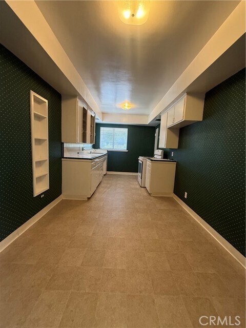Building Photo - 4909 Coldwater Canyon Ave