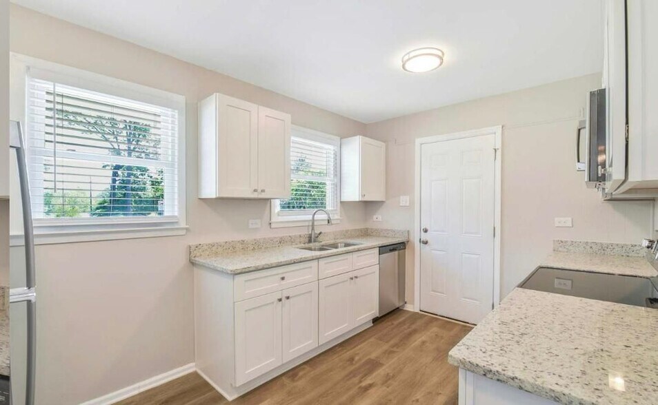 Building Photo - 1841 Haines St