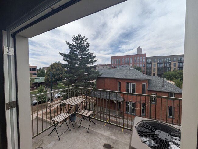 Building Photo - 837 E 17th Ave