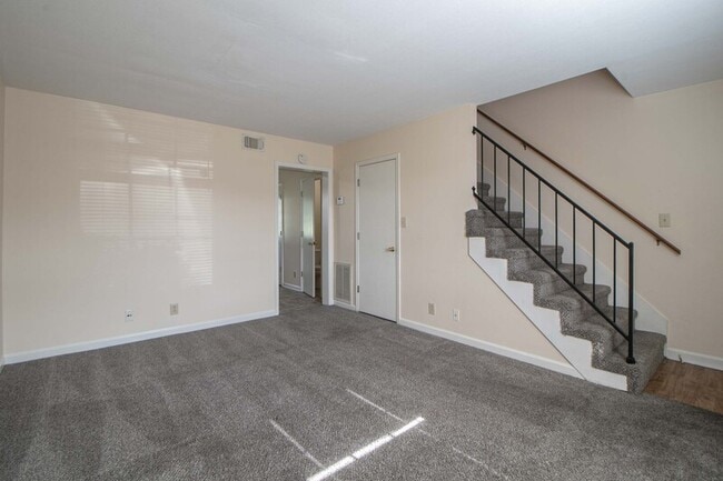 Building Photo - 371 Peabody Dr