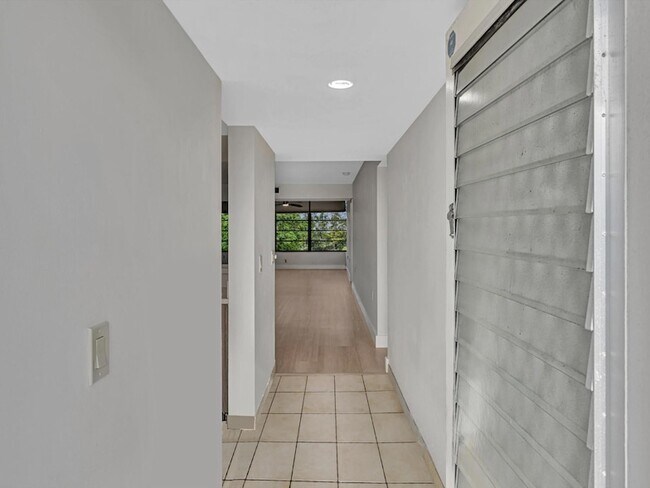 Building Photo - 1711 Whitehall Dr