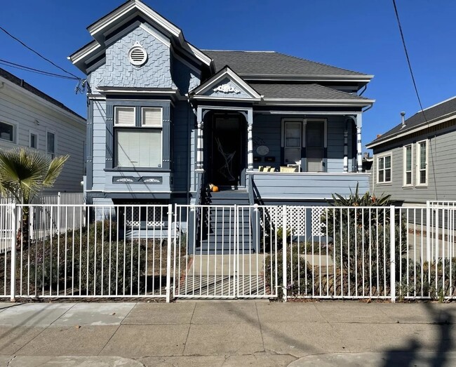 Primary Photo - 279 E St James St