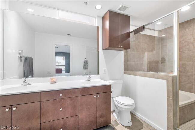 Building Photo - 2014 Pin Oak Ave