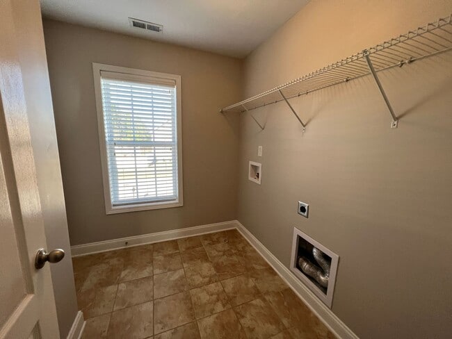 Building Photo - Beautiful 4 Bed, 2.5 Bath Westgate Home