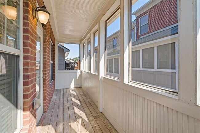 Building Photo - 2763 Durham Dr NE