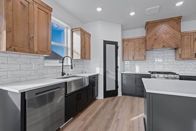Building Photo - NEW BUILD 3-BED, 2-BATH UPSTAIRS DUPLEX UN...