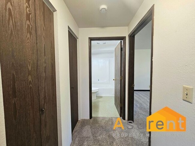 Building Photo - Charming 2-Bedroom 4-plex in Prime Ashland Location Available Now!