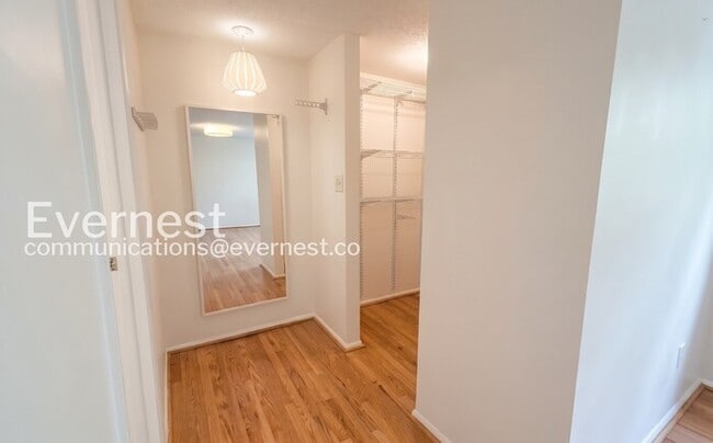 Building Photo - 3284 Wyndale Ct