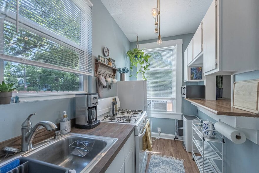 Building Photo - 5651 Ridge Ave