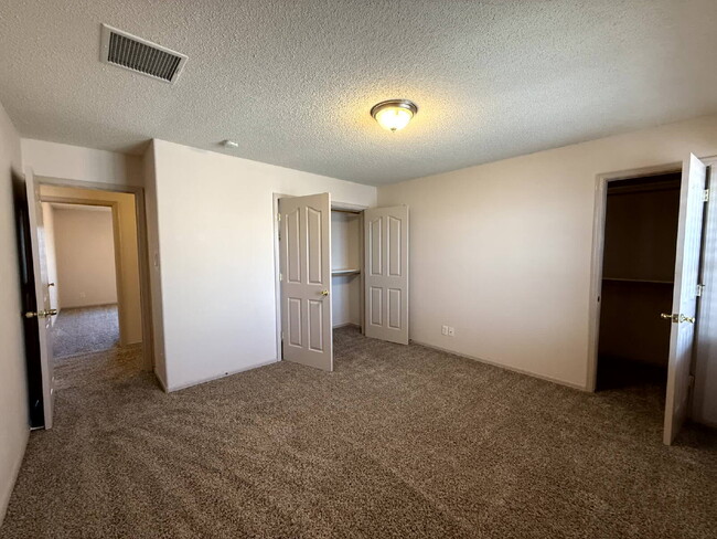 Building Photo - 317 Zenith Dr