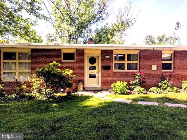 Building Photo - 6519 Byrnes Dr