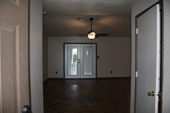 Building Photo - 2119 Foxglove Ct