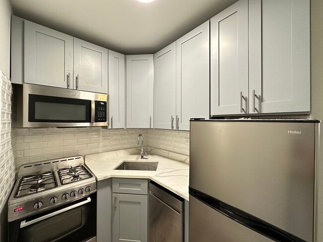 Building Photo - 508 W Belmont