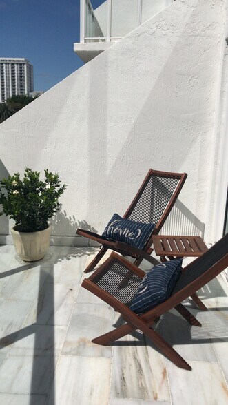 Building Photo - 1650 Brickell Ave