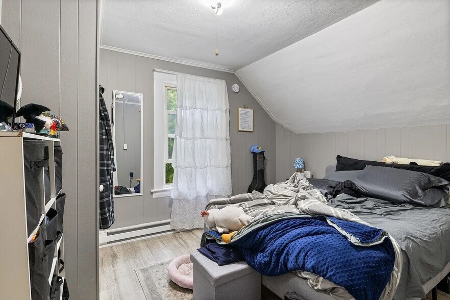 Building Photo - 17 2nd St