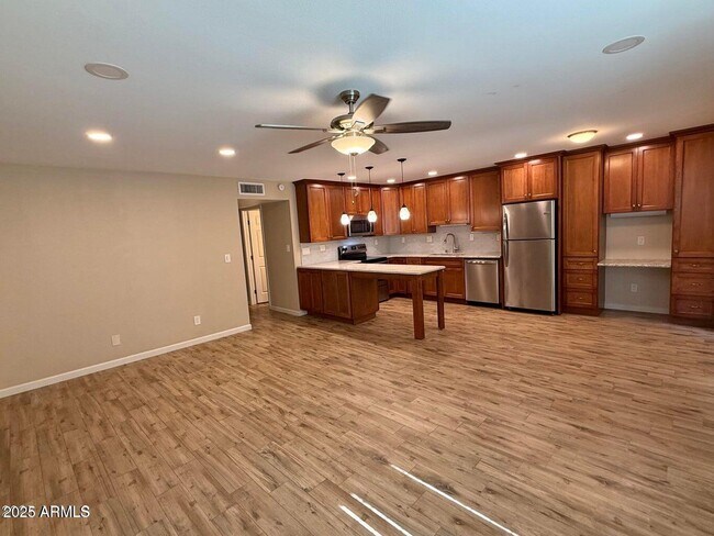 Building Photo - 5525 E Thomas Rd