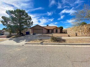 Building Photo - West El Paso 3 bed refrig A/C Home