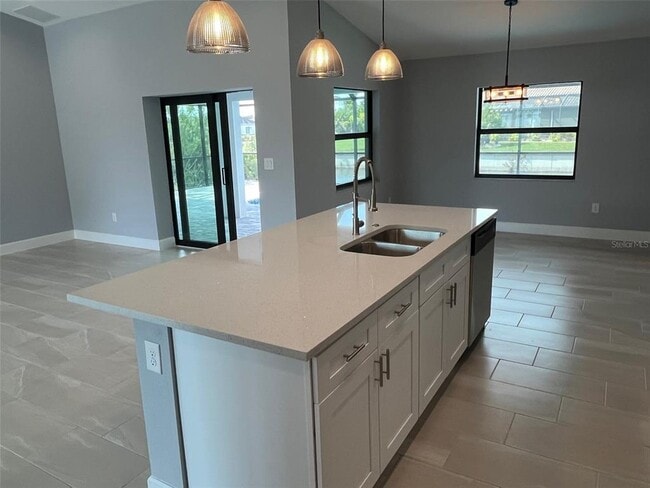 Building Photo - 13180 Amaryllis Cir