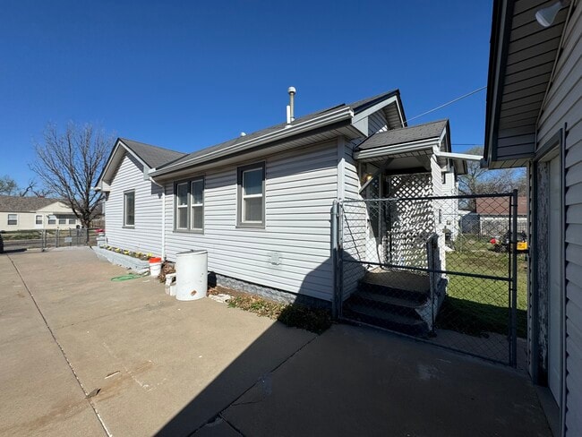 Building Photo - Grove