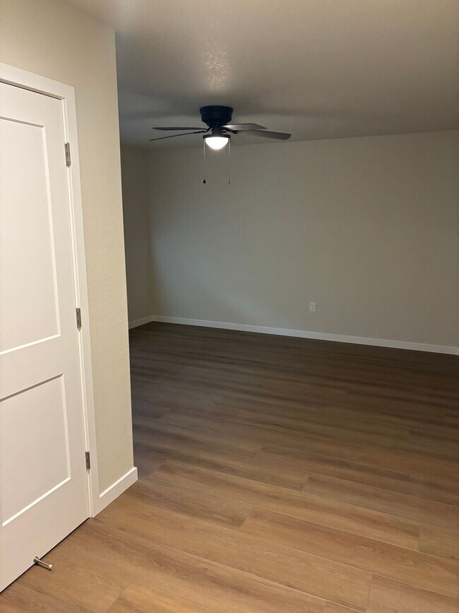 Building Photo - 3 BD 2 BA House in Yuba City! AVAILABLE NOW!!