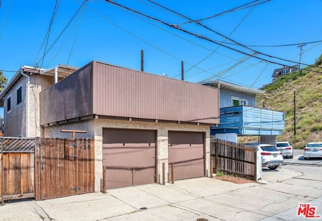 Building Photo - 130 Montreal St