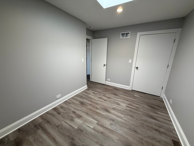 Building Photo - 744 W Gordon Terrace