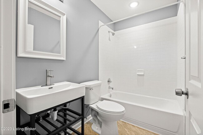 Building Photo - 949 S 7th St