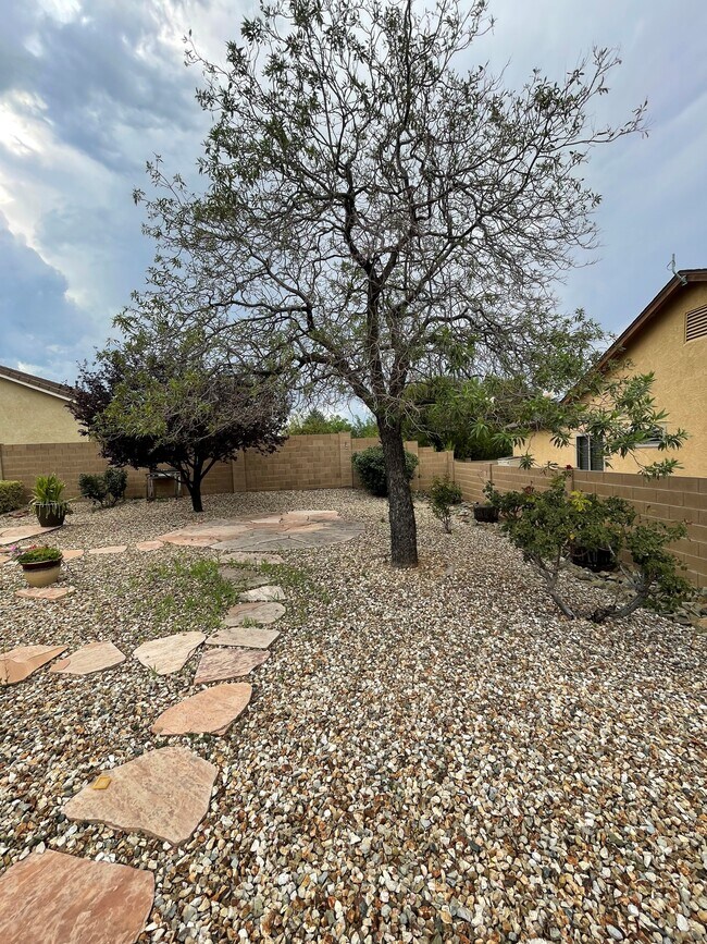 Building Photo - 5649 N Bentley Ct