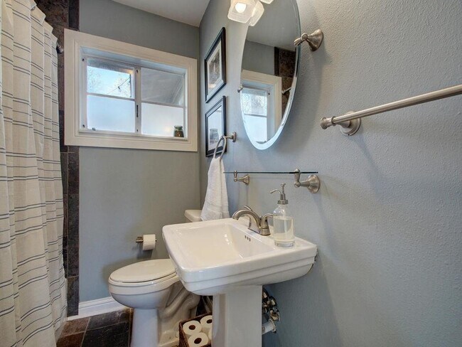 Building Photo - 407 Wilmes Dr
