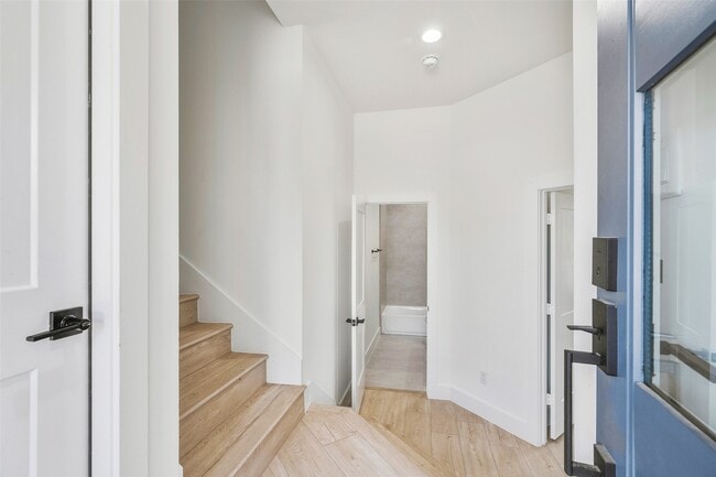 Building Photo - 104 Tolima Dove St