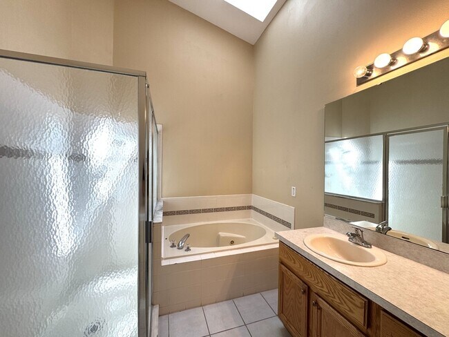 Building Photo - 4952 Hook Hollow Cir