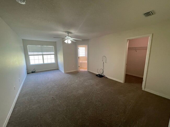 Building Photo - 4 BD/2 BTH   Located directly across from ...